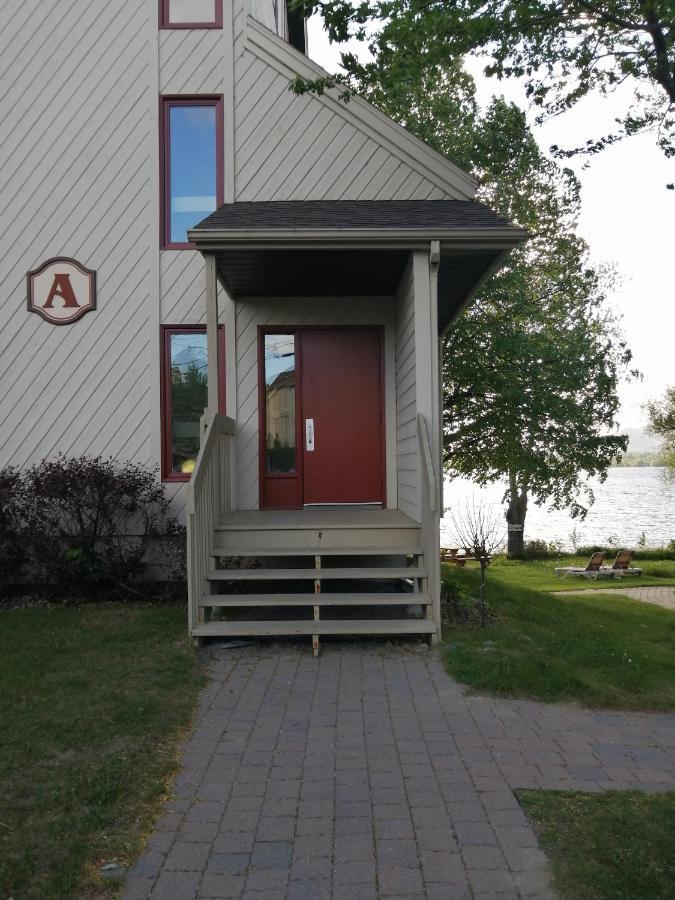 O'Berge Du Village A302 Magog Екстериор снимка
